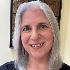 Meet your Posher, Maura